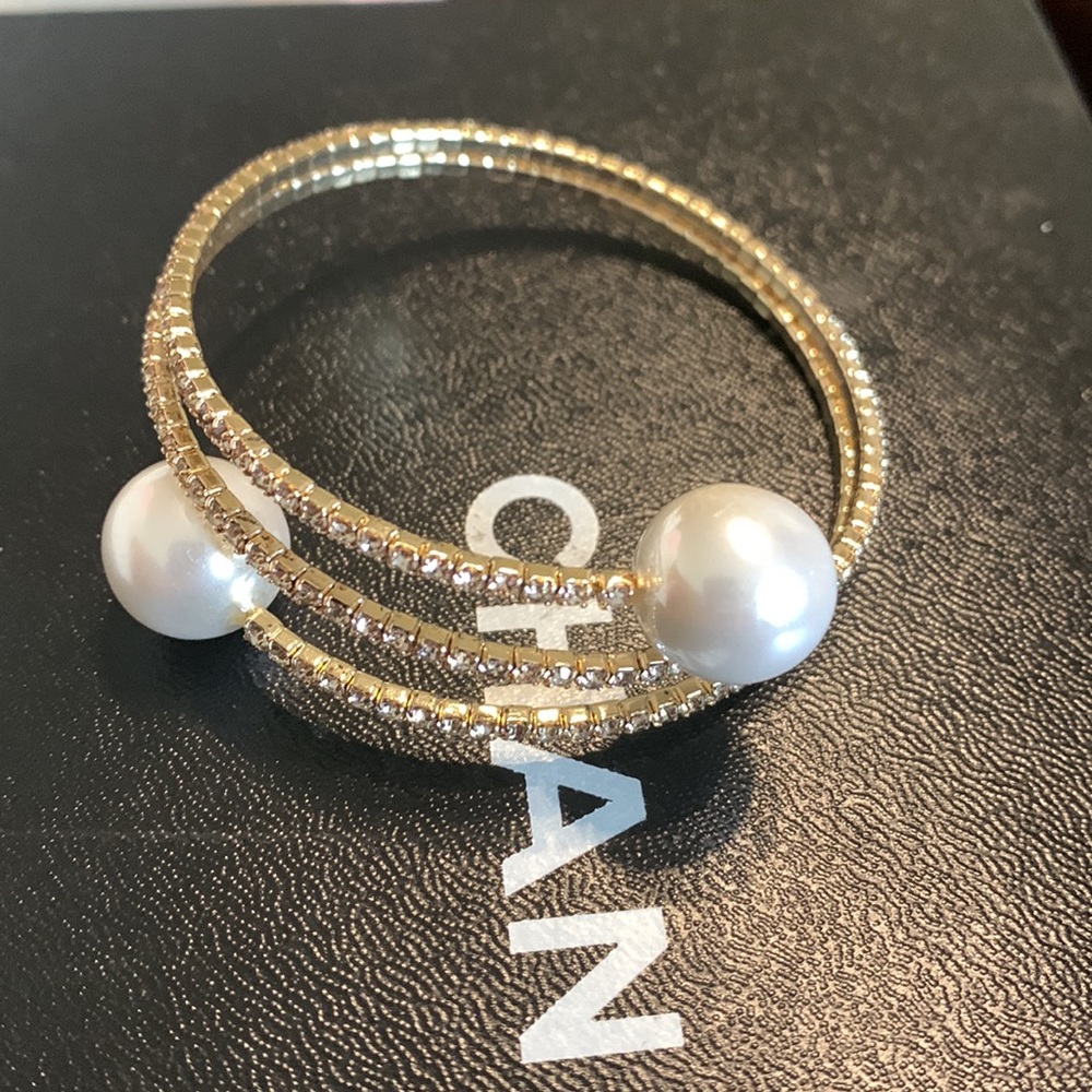 New Wrap around Pearl/ crystals bracelet